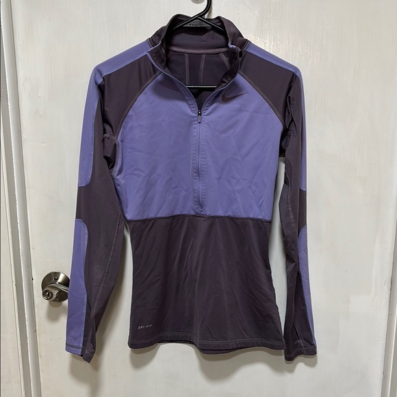 EUC Nike Pro LAVENDER PURPLE WOMEN'S SM. 1/4 ZIP Athletic Top THUMB HOLES - Picture 1 of 10